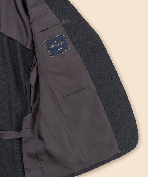 BROOKS BROTHERS(ブルックスブラザーズ)の「Brooks Brothers Explorer ウール ハイツイスト ハウンドトゥース 段返り3釦スーツ TOKYO model(セットアップ・メンズ・チャコール・37SHT/38SHT/39SHT/40SHT/42SHT/36SHT)」の7枚目の写真