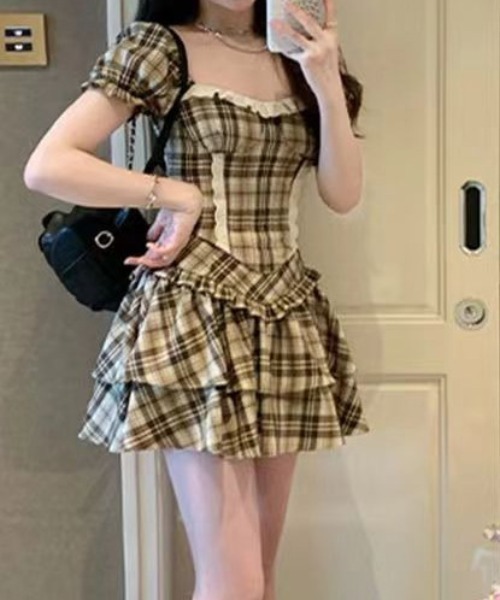 SHEPP(シープ)の「チェック ティアード フリル コルセットセットアップ(シャツ/ブラウス・レディース・ベージュ・S/M)」の2枚目の写真