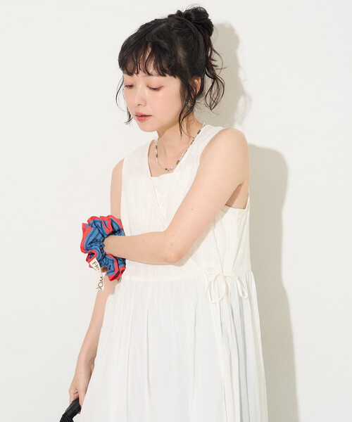 FREAK'S STORE(フリークスストア)の「インドボイル カシュクール 同色刺繍 ノースリワンピース(ワンピース・レディース・ブラック/オフホワイト/マスタード・フリ-)」の4枚目の写真