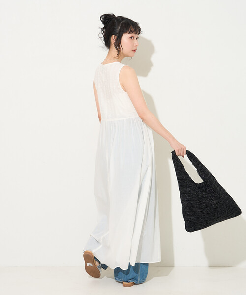 FREAK'S STORE(フリークスストア)の「インドボイル カシュクール 同色刺繍 ノースリワンピース(ワンピース・レディース・ブラック/オフホワイト/マスタード・フリ-)」の9枚目の写真