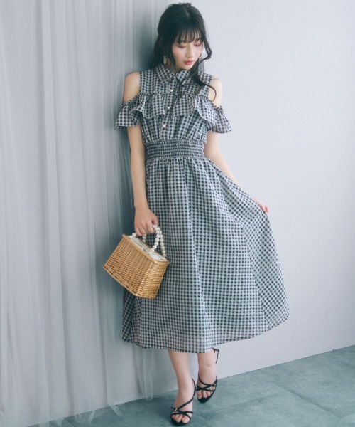 marun(マルン)の「<大きいサイズ>シアーチェックオープンショルダーシャツワンピース marun(ワンピース・レディース・クリーム/ブラック系・5L/4L/3L/LL/L)」の1枚目の写真