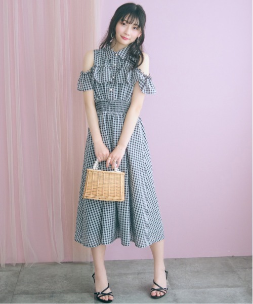 marun(マルン)の「<大きいサイズ>シアーチェックオープンショルダーシャツワンピース marun(ワンピース・レディース・クリーム/ブラック系・5L/4L/3L/LL/L)」の9枚目の写真