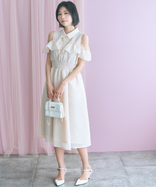 marun(マルン)の「<大きいサイズ>シアーチェックオープンショルダーシャツワンピース marun(ワンピース・レディース・クリーム/ブラック系・5L/4L/3L/LL/L)」の6枚目の写真