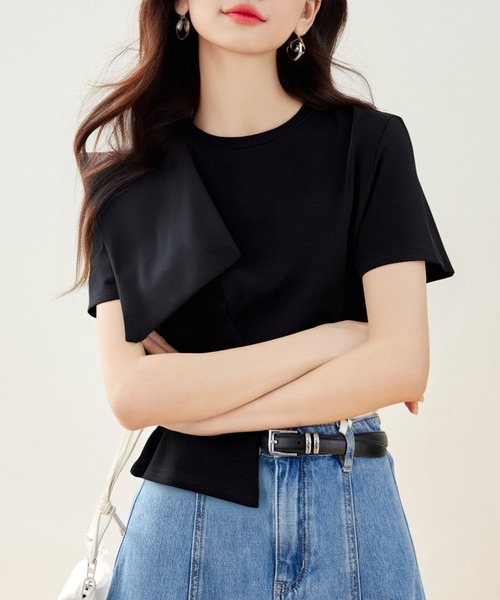 AMAJI(アマジ)の「アシンメトリー切替 レイヤー風 半袖 クルーネック フロントスリット トップス(Tシャツ/カットソー・レディース・ブラック・X-LARGE/LARGE/MEDIUM/SMALL)」の4枚目の写真