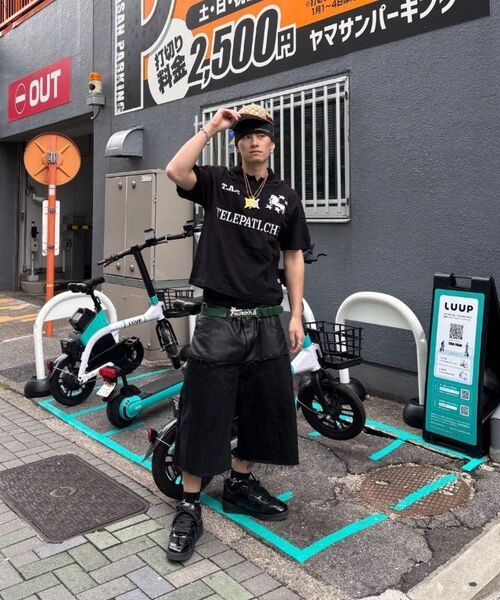 ROARINGRAD（ロアリングラド）の「レイヤードカーボンバermudaデニムパンツブラック（デニムパンツ・レディース・その他・LARGE/MEDIUM）」の2枚目の写真