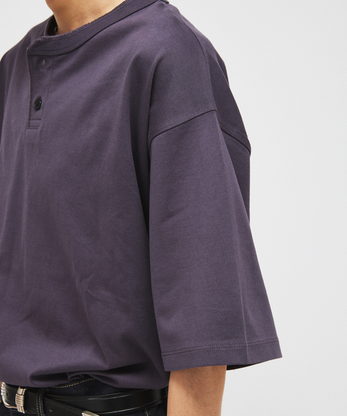 JOURNAL STANDARD(ジャーナルスタンダード)の「シルケット 2ボタン ヘンリネック Tシャツ(Tシャツ/カットソー・メンズ・ブラック/ホワイト/ブラック系その他/コバルトブルー/ベージュ系その他・MEDIUM/LARGE)」の11枚目の写真