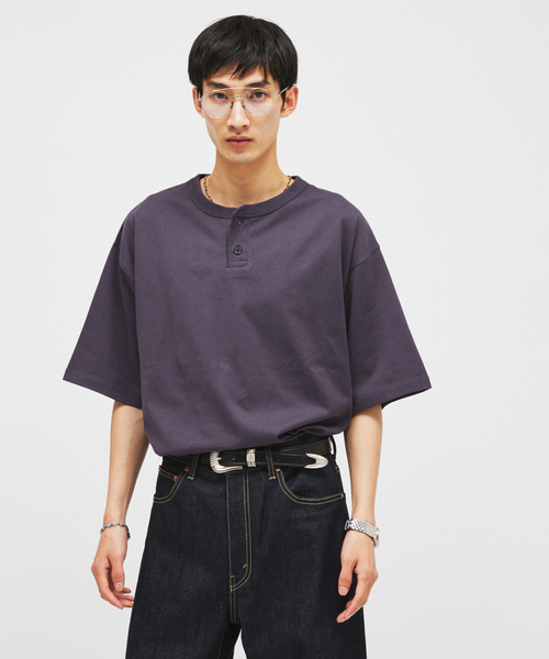 JOURNAL STANDARD(ジャーナルスタンダード)の「シルケット 2ボタン ヘンリネック Tシャツ(Tシャツ/カットソー・メンズ・ブラック/ホワイト/ブラック系その他/コバルトブルー/ベージュ系その他・MEDIUM/LARGE)」の4枚目の写真