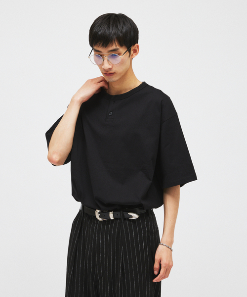 JOURNAL STANDARD(ジャーナルスタンダード)の「シルケット 2ボタン ヘンリネック Tシャツ(Tシャツ/カットソー・メンズ・ブラック/ホワイト/ブラック系その他/コバルトブルー/ベージュ系その他・MEDIUM/LARGE)」の3枚目の写真