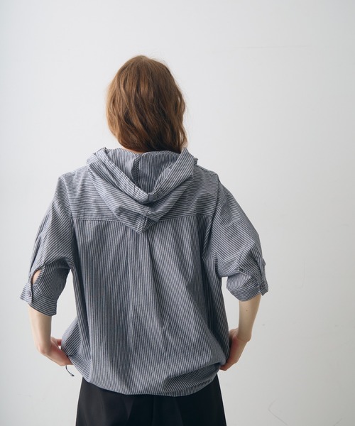 Crisp(クリスプ)の「stripe hoodie shirt / ストライプフーディーシャツ(シャツ/ブラウス・レディース・アイボリー/グレー・FREE)」の6枚目の写真
