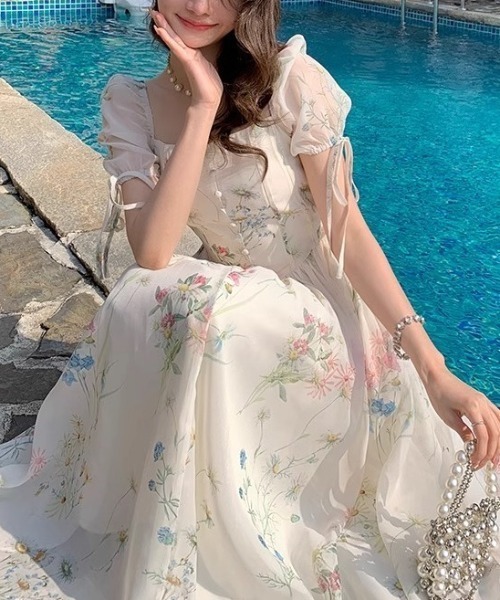 LUCPY(ラクピー)の「フラワーシアーパフスリーブワンピース(ワンピース・レディース・ホワイト・LARGE/MEDIUM/SMALL/X-LARGE)」の2枚目の写真