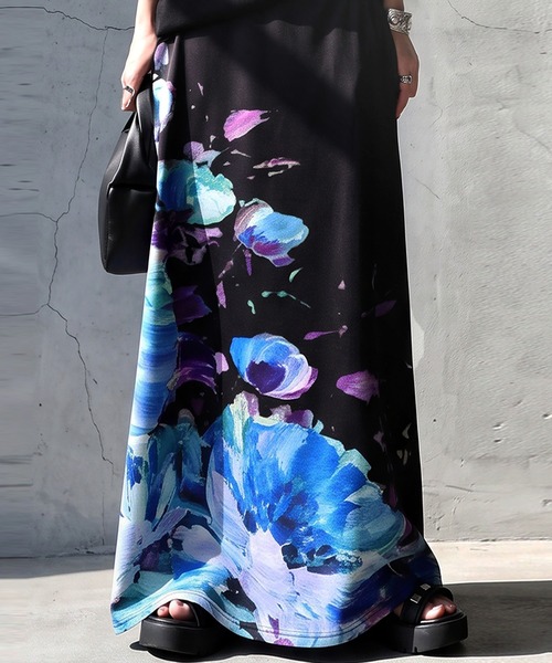 antiqua(アンティカ)の「花柄 Aライン ロングスカート(スカート・レディース・アイボリー/ブラック・ONESIZE)」の1枚目の写真