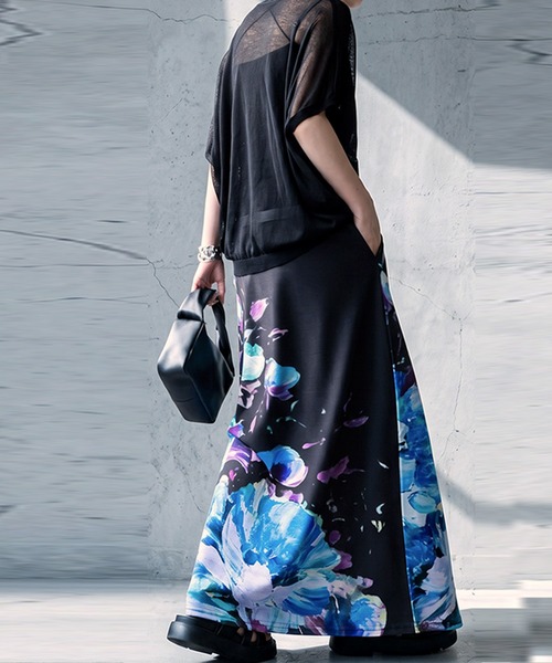 antiqua(アンティカ)の「花柄 Aライン ロングスカート(スカート・レディース・アイボリー/ブラック・ONESIZE)」の9枚目の写真