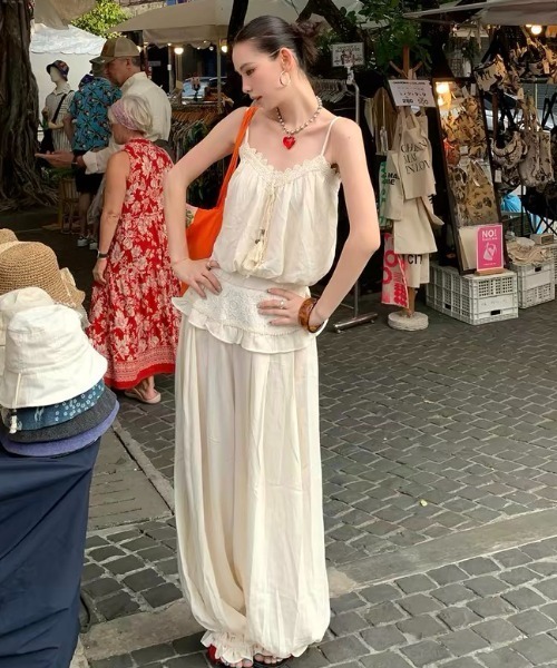 FAVORITO(ファヴォリート)の「キャミソールパンツセットアップ(セットアップ・レディース・ベージュ・F)」の4枚目の写真