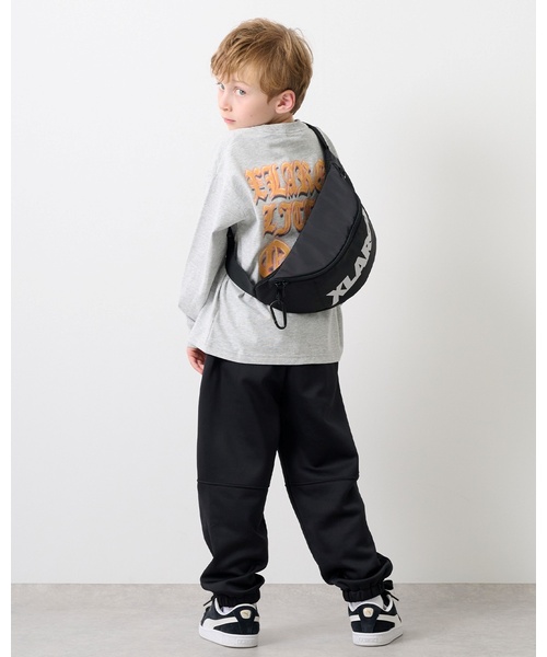XLARGE KIDS(エクストララージキッズ)の「ロゴショルダーバッグ(ボディバッグ/ウエストポーチ・キッズ・ブラック・F)」の2枚目の写真