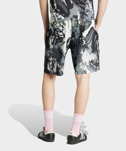 adidas(アディダス)の「アーカイブ AOP ショーツ 股下9インチ / ハーフパンツ / アディダスオリジナルス adidas Originals(その他パンツ・メンズ・グレー・XX-LARGE/LARGE/MEDIUM/SMALL/X-LARGE/X-SMALL)」の2枚目の写真