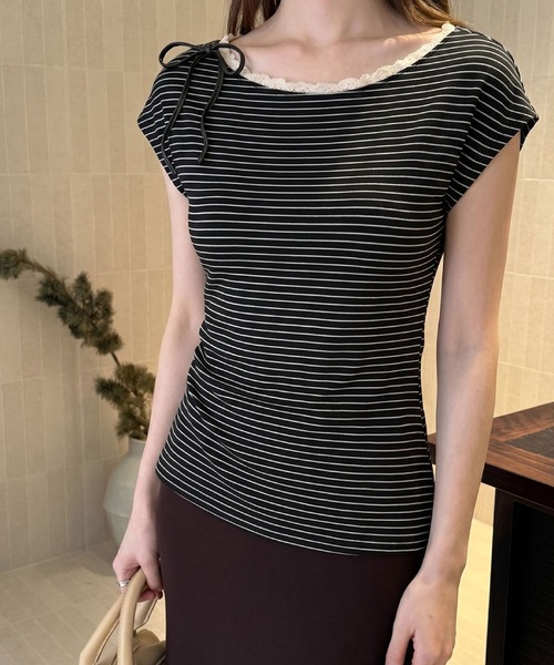2ly2（トゥーリートゥー）の「ボーダー柄 レースデザイン リボン付き フレンチスリーブTシャツ（Tシャツ/カットソー・レディース・ブラック・FREE）」の5枚目の写真