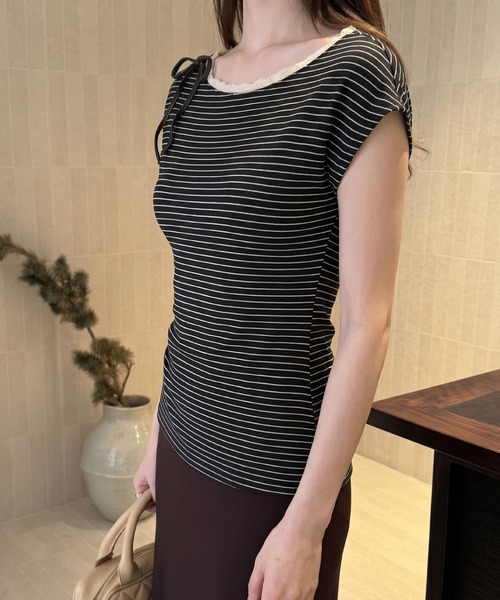 2ly2（トゥーリートゥー）の「ボーダー柄 レースデザイン リボン付き フレンチスリーブTシャツ（Tシャツ/カットソー・レディース・ブラック・FREE）」の6枚目の写真