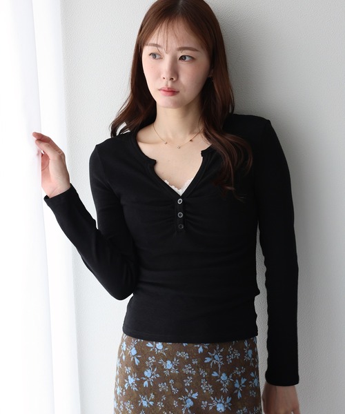 BLUEEAST（ブルーイースト）の「《4色展開》ギャザーヘンリーネックカットソー（Tシャツ/カットソー・レディース・グレー/ブラック/ホワイト/ブラウン・MEDIUM）」の2枚目の写真