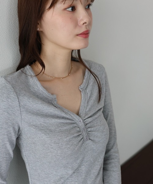 BLUEEAST（ブルーイースト）の「《4色展開》ギャザーヘンリーネックカットソー（Tシャツ/カットソー・レディース・グレー/ブラック/ホワイト/ブラウン・MEDIUM）」の8枚目の写真