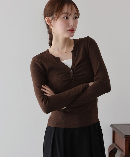 BLUEEAST（ブルーイースト）の「《4色展開》ギャザーヘンリーネックカットソー（Tシャツ/カットソー・レディース・グレー/ブラック/ホワイト/ブラウン・MEDIUM）」の10枚目の写真