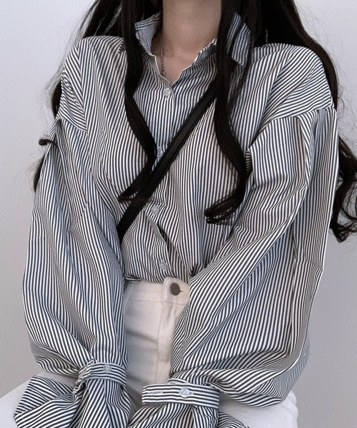 DRESS PLUS(ドレスプラス)の「オーバーサイズストライプ長袖シャツブラウス(シャツ/ブラウス・レディース・ブラック/ブルー・フリー)」の3枚目の写真