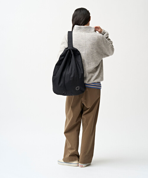 ORCIVAL(オーシバル)の「ORCIVAL | コットン ツイル ボンサック UNISEX(ショルダーバッグ・レディース・ブラック/アイボリー・-)」の11枚目の写真
