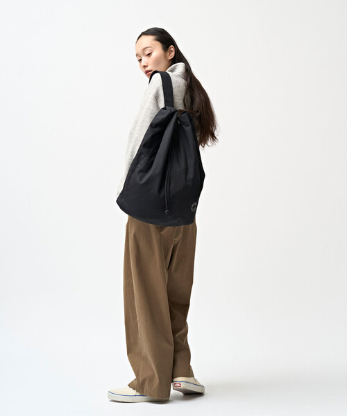 ORCIVAL(オーシバル)の「ORCIVAL | コットン ツイル ボンサック UNISEX(ショルダーバッグ・レディース・ブラック/アイボリー・-)」の13枚目の写真