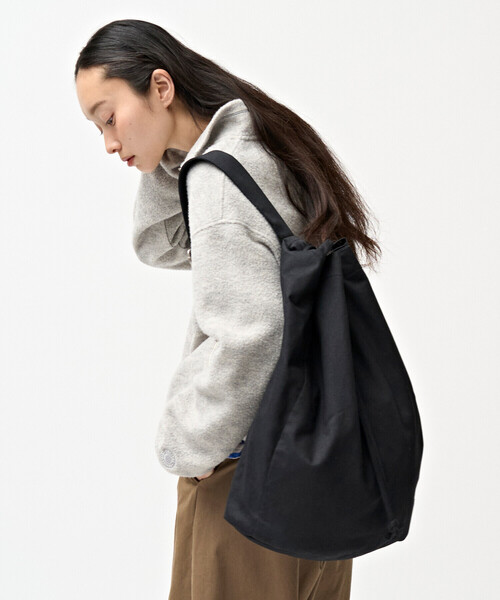 ORCIVAL(オーシバル)の「ORCIVAL | コットン ツイル ボンサック UNISEX(ショルダーバッグ・レディース・ブラック/アイボリー・-)」の1枚目の写真