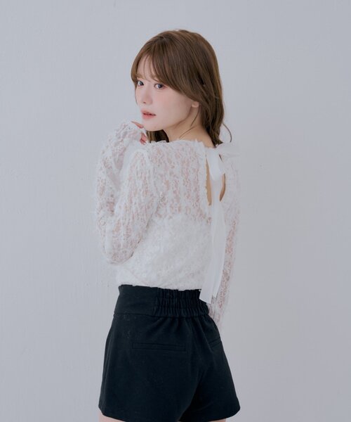 Chico(チコ)の「【SALON by Chico】バックフリルオープン3Dレーストップス(Tシャツ/カットソー・レディース・ライトベージュ/ブラック/ホワイト・FREE)」の6枚目の写真