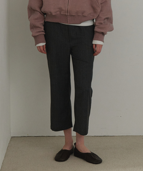 AARAN(アラン)の「クラシックウールカプリスラックス_チャコール(スラックス・レディース・チャコール・SMALL/LARGE/MEDIUM)」の3枚目の写真