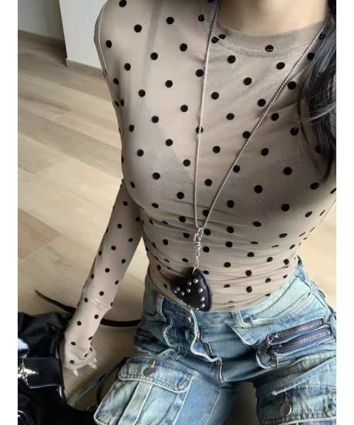 FAVORITO(ファヴォリート)の「クルーネックドット柄トップス(Tシャツ/カットソー・レディース・ブラウン・F)」の2枚目の写真