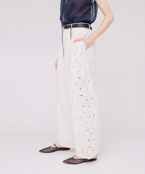 DRESSLAVE(ドレスレイブ)の「【VENIT/ヴェニット】CUT WORK LACE EMBROIDERY PANTS(その他パンツ・レディース・ホワイト・38)」の1枚目の写真