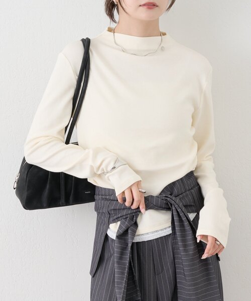 mystic(ミスティック)の「長袖プレート付きハイネックカットソー(Tシャツ/カットソー・レディース・ベージュ/チャコールグレー/アイボリー/ブラック・FREE)」の5枚目の写真