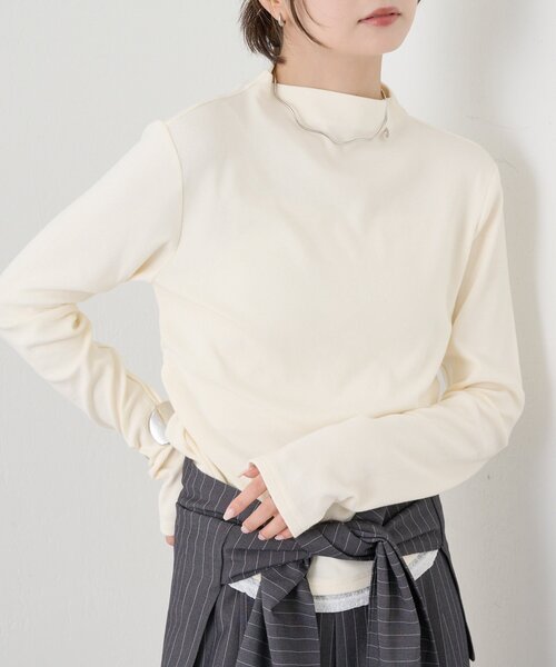 mystic(ミスティック)の「長袖プレート付きハイネックカットソー(Tシャツ/カットソー・レディース・ベージュ/チャコールグレー/アイボリー/ブラック・FREE)」の15枚目の写真