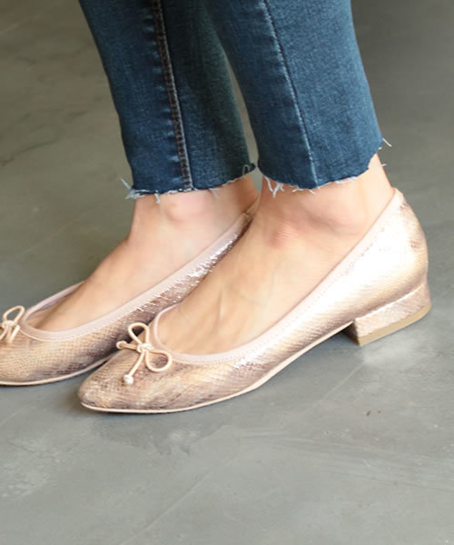 SESTO（セスト）の「ローヒールポインテッドトゥバレエシューズバレエパンプス（パンプス・レディース・ブラック系その他/ライトグレー/テラコッタ/ピンク/レッド/ネイビー/イエロー/パイソン/ブラック/ベージュ/ホワイト・23.5cm/22.5cm/24.5㎝/22.0cm/23.0cm/25.5cm/24.0cm）」の11枚目の写真