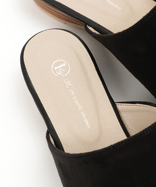 LBC(エルビーシー)の「フェイクスエードスリッパ (その他シューズ・レディース・ベージュ/ブラック・LARGE/MEDIUM)」の8枚目の写真