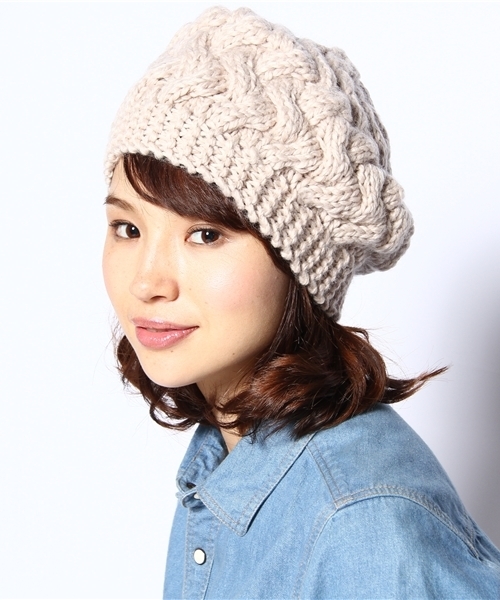 ROSE BUD（ローズバッド）の「(FERRUCCIO VECCHI)CABLE KNIT CAP（ニットキャップ/ビーニー・レディース・ブラック/ライトベージュ/グレイッシュベージュ・ONESIZE）」の8枚目の写真