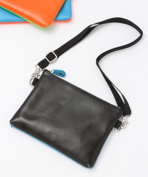RAGEBLUE（レイジブルー）の「＜2WAY仕様＞カラーミニサコッシュ/783970（ショルダーバッグ・メンズ・ブラック/オレンジ/ブルー・FREE）」の2枚目の写真