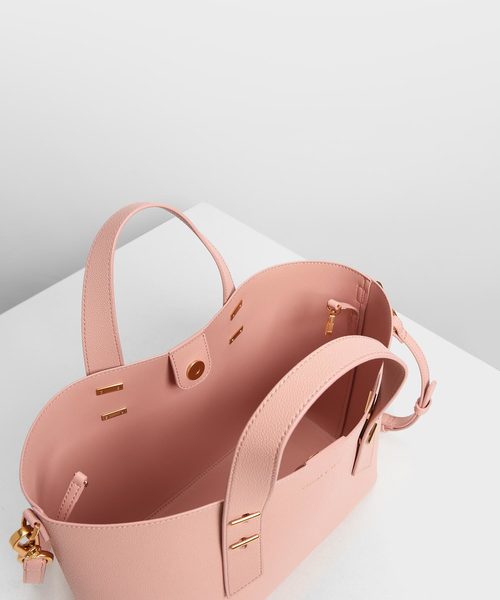 CHARLES & KEITH（チャールズ & キース）の「メタルスタッズ
