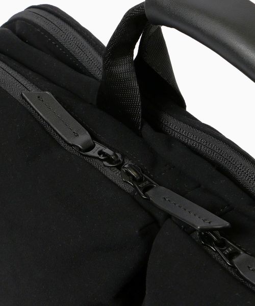 SHIPS（シップス）の「SC: マイクロスエード 3WAY ブリーフ バックパック（バックパック/リュック・メンズ・ブラック/ネイビー・ONE SIZE）」の18枚目の写真