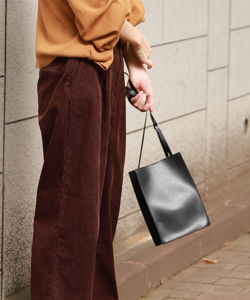 LAKOLE（ラコレ）の「ミニミニスクエアショルダーバッグ / LAKOLE（ショルダーバッグ・レディース・ブラック/ブラウン系その他/その他6・FREE）」の2枚目の写真