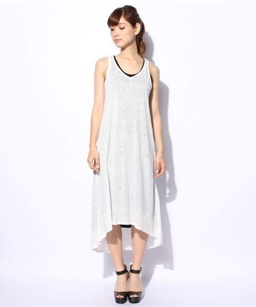 AZUL by moussy（アズールバイマウジー）の「オルティガオパールマキシインナー付きタンクOP（ワンピース・レディース・オフホワイト/ブラック/ネイビー・LARGE/MEDIUM/SMALL）」の8枚目の写真