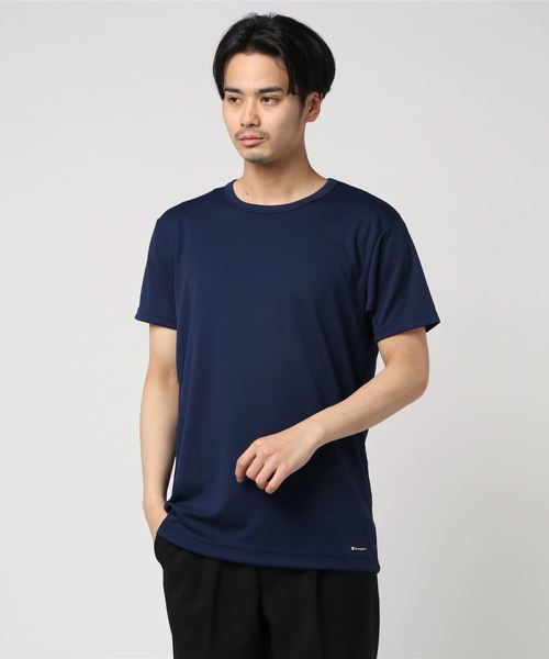 Champion(チャンピオン)の「【CHAMPION/チャンピオン】JEANSMATE別注吸水速乾性抜群の無地 ダブルドライ機能付き スタンダードシルエット 裾ブランドロゴ付き ベーシック クルーネックTシャツカットソー(Tシャツ/カットソー・メンズ・ネイビー/ブラック/ホワイト・LARGE/X-LARGE/MEDIUM)」の3枚目の写真