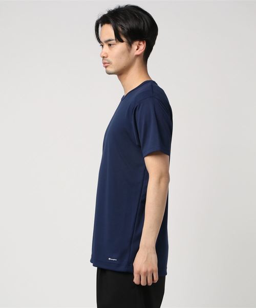 Champion(チャンピオン)の「【CHAMPION/チャンピオン】JEANSMATE別注吸水速乾性抜群の無地 ダブルドライ機能付き スタンダードシルエット 裾ブランドロゴ付き ベーシック クルーネックTシャツカットソー(Tシャツ/カットソー・メンズ・ネイビー/ブラック/ホワイト・LARGE/X-LARGE/MEDIUM)」の4枚目の写真
