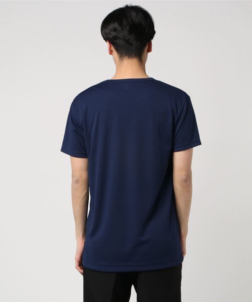 Champion(チャンピオン)の「【CHAMPION/チャンピオン】JEANSMATE別注吸水速乾性抜群の無地 ダブルドライ機能付き スタンダードシルエット 裾ブランドロゴ付き ベーシック クルーネックTシャツカットソー(Tシャツ/カットソー・メンズ・ネイビー/ブラック/ホワイト・LARGE/X-LARGE/MEDIUM)」の5枚目の写真