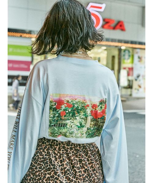 jouetie(ジュエティ)の「フラワーフォトロンT(Tシャツ/カットソー・レディース・ブラック/オフホワイト/ライトブルー・MEDIUM)」の3枚目の写真