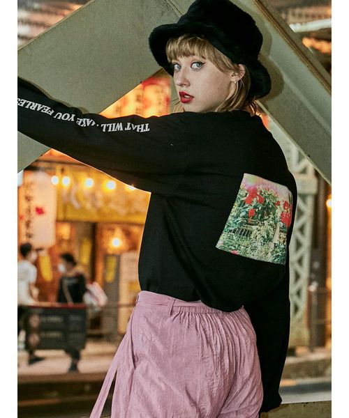 jouetie(ジュエティ)の「フラワーフォトロンT(Tシャツ/カットソー・レディース・ブラック/オフホワイト/ライトブルー・MEDIUM)」の7枚目の写真