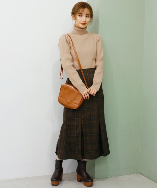 one after another NICE CLAUP(ワンアフターアナザーナイスクラップ)の「ハイネックシンプルニット(ニット/セーター・レディース・ブラック/ベージュ/アイボリー/ピンクベージュ・FREE)」の19枚目の写真