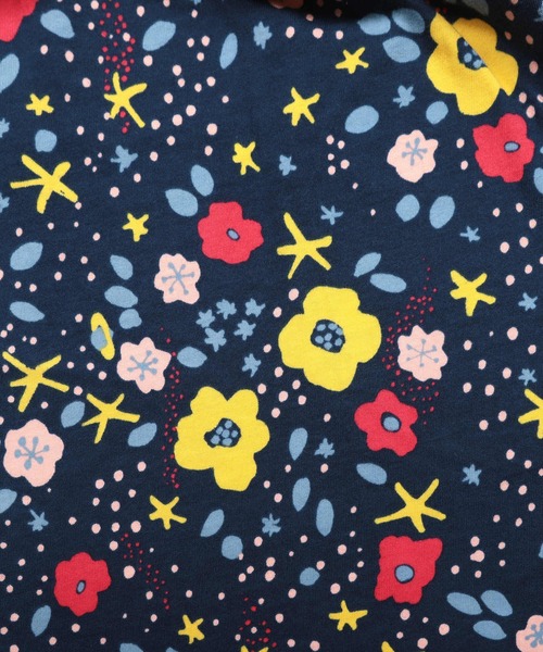 Design Tshirts Store graniph(デザイン ティーシャツ ストア グラニフ)の「フラワーアンドプラネット|キッズ総柄パフスリーブワンピース(ネイビー)(ワンピース・キッズ・ネイビー・90/110/130)」の7枚目の写真