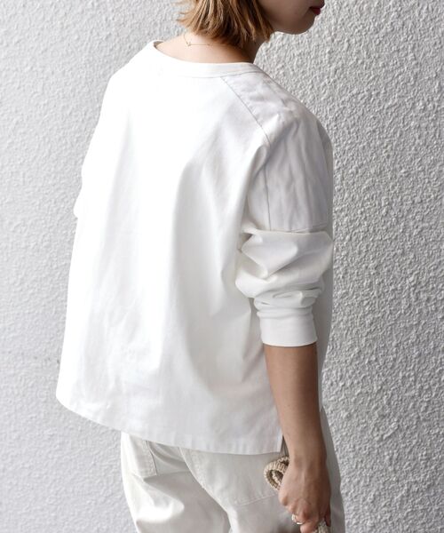 SHIPS(シップス)の「ショルダーパッチプルオーバー(Tシャツ/カットソー・レディース・ホワイト/ライトブルー/ベージュ・ONE SIZE)」の14枚目の写真